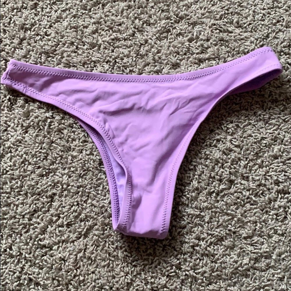 Cheeky bikini bottoms